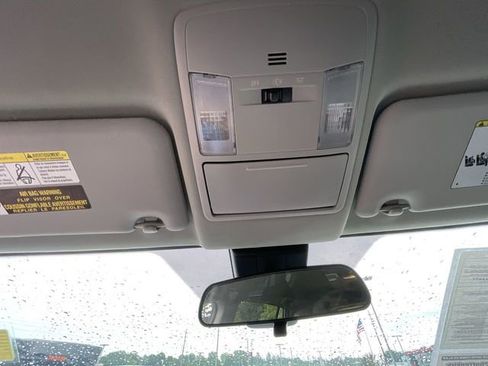 Used 2018 Toyota RAV4 LE FWD image 21