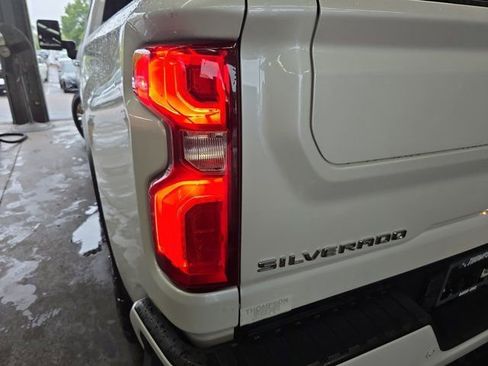 Used 2024 Chevrolet Silverado 2500 High Country w/ High Country Premium Package image 35