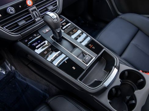 New 2026 Porsche Macan Turbo image 37