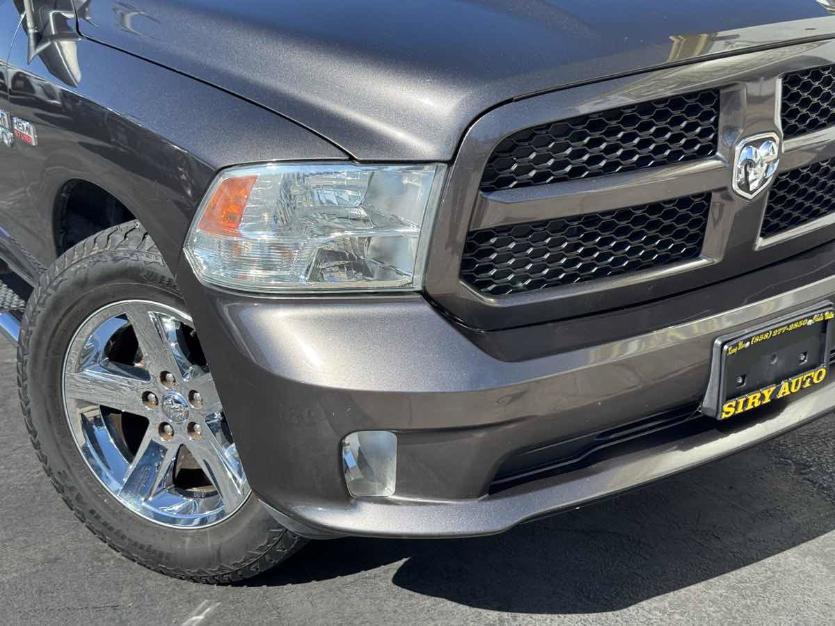 Used 2017 RAM 1500 Express AWD/4WD image 3