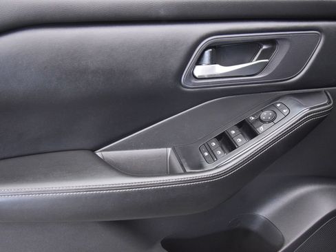 Used 2024 Nissan Rogue SV FWD image 23