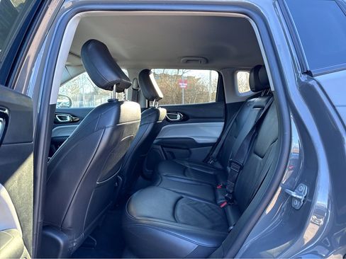 Used 2022 Jeep Compass Limited image 10