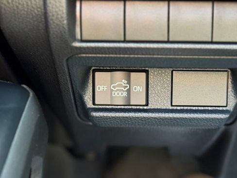 Certified 2025 Toyota Tacoma SR5 AWD/4WD image 24