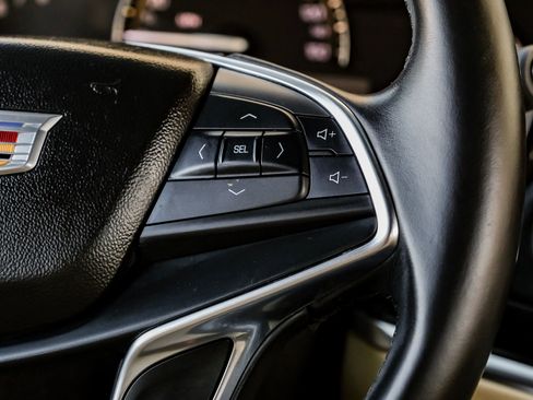 Used 2018 Cadillac XT5 Sport Utility 4D image 17