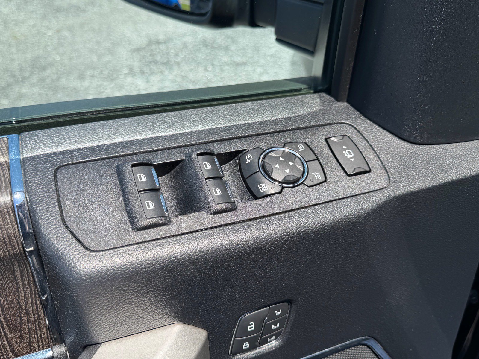 Used 2020 Ford F250 Lariat w/ Lariat Ultimate Package AWD/4WD image 25