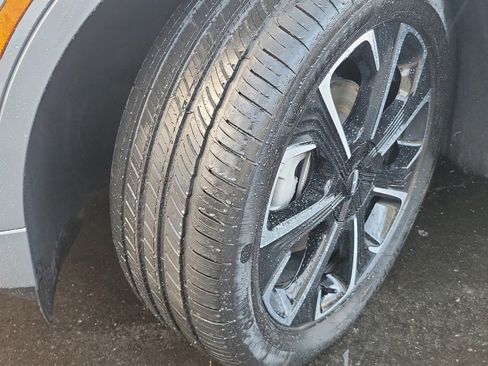 Used 2025 Lincoln Nautilus Reserve image 11