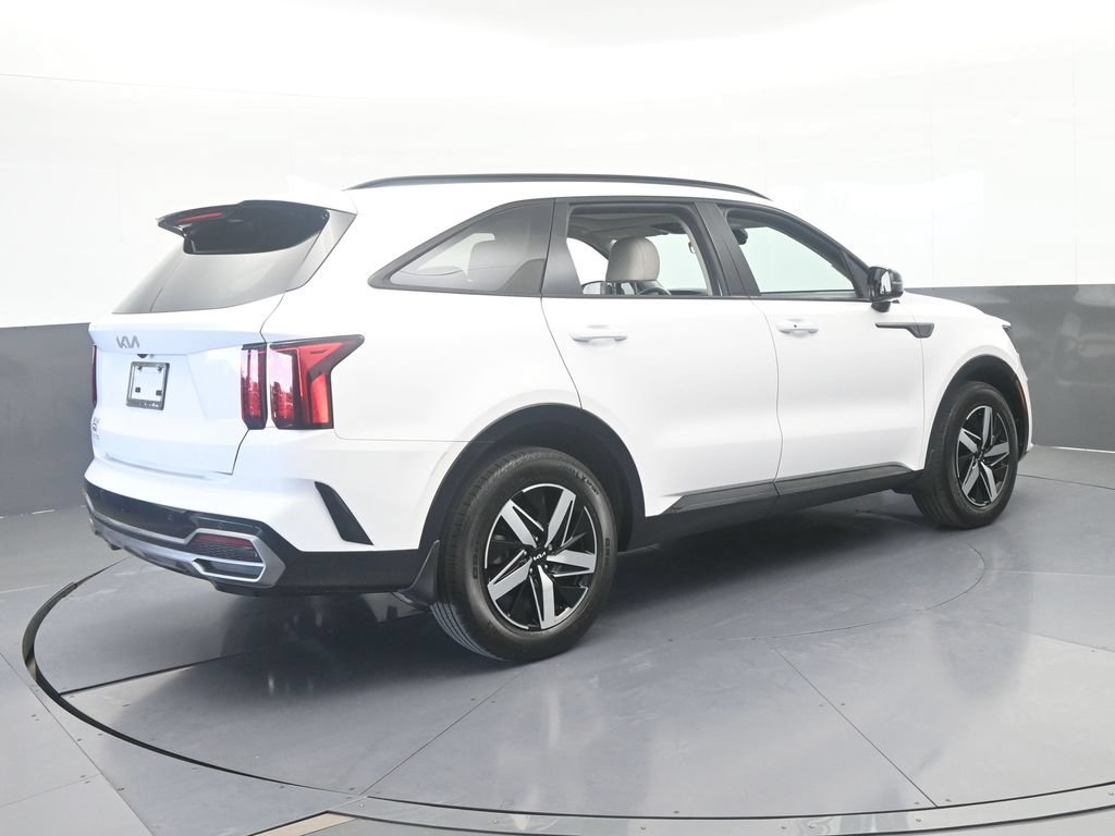 Used 2023 Kia Sorento S w/ Panoramic Sunroof Package FWD image 6