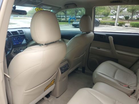 Used 2010 Toyota Highlander Base image 12