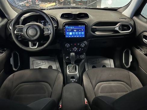 Used 2018 Jeep Renegade Latitude AWD/4WD image 9