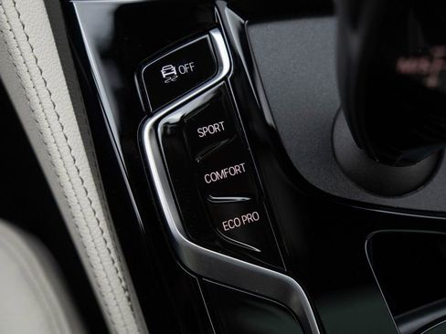 Used 2023 BMW 540i xDrive w/ M Sport Package image 27