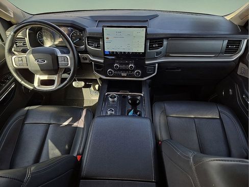 Used 2024 Ford Expedition XLT image 17