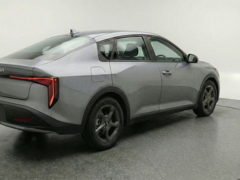 Used 2025 Kia K4 LXS FWD image 9