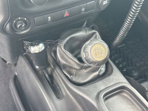 Used 2016 Jeep Wrangler Unlimited Sahara AWD/4WD image 31
