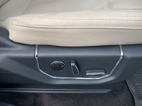 Used 2022 Ford Expedition Platinum image 32