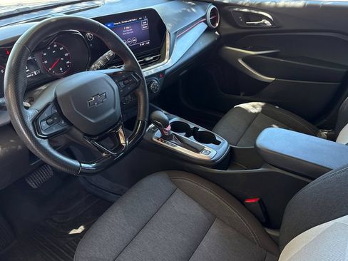 Used 2024 Chevrolet Trax RS FWD image 10