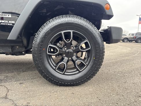 Used 2014 Jeep Wrangler Unlimited Sport w/ Quick Order Package 24S image 9