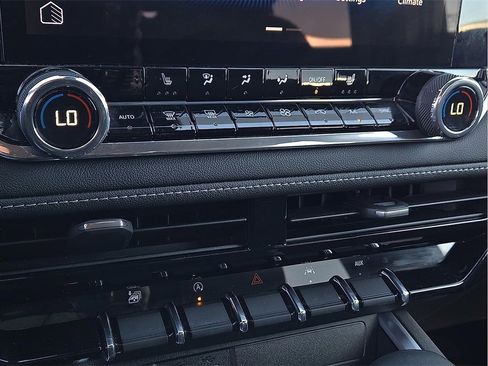 Used 2024 Chevrolet Colorado LT w/ LT Convenience Package II image 14