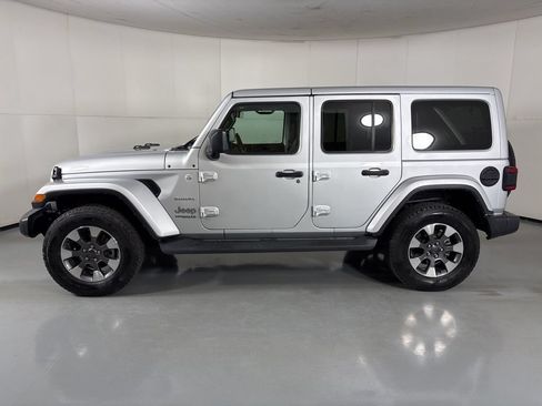 Used 2022 Jeep Wrangler Unlimited Sahara AWD/4WD image 5
