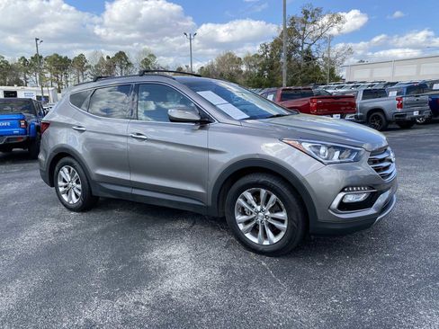 Used 2017 Hyundai Santa Fe Sport 2.0T image 2