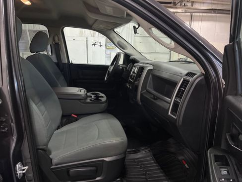 Used 2018 RAM 1500 ST w/ SXT Appearance Group image 33