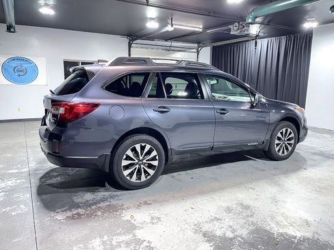 Used 2017 Subaru Outback 2.5i Limited image 8