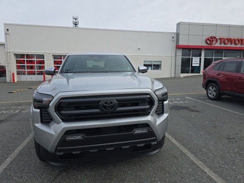 Used 2025 Toyota Tacoma SR5 image 3