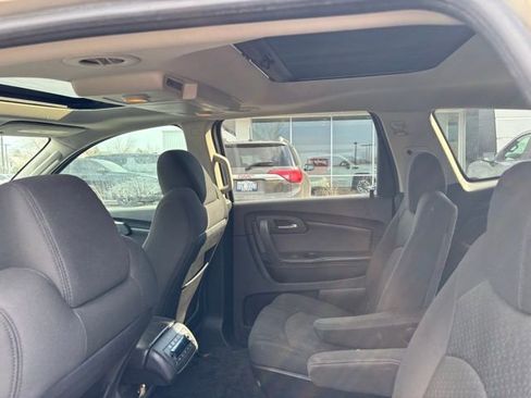 Used 2010 Chevrolet Traverse LT image 8
