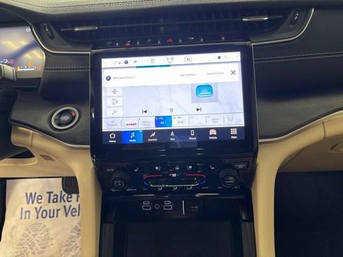 Used 2023 Jeep Grand Cherokee Limited w/ Luxury Tech Group II AWD/4WD image 18