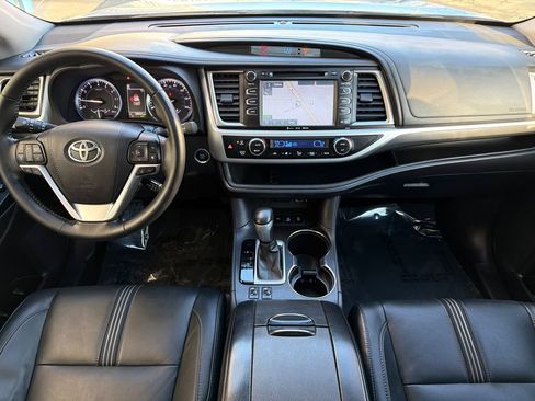 Used 2017 Toyota Highlander SE image 21