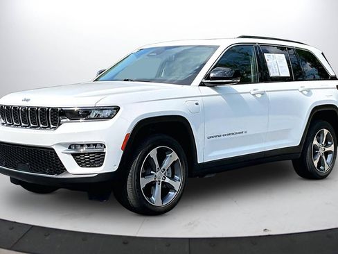 Used 2023 Jeep Grand Cherokee 4WD 4xe w/ Luxury Tech Group II image 4