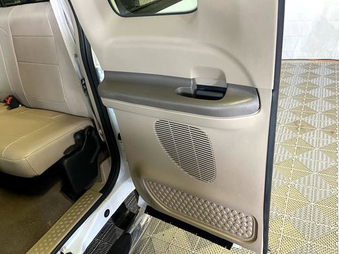 Used 2001 Ford F250 Lariat image 26