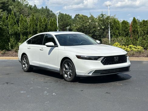 Used 2024 Honda Accord EX image 2
