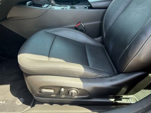 Used 2019 Buick Regal Essence w/ Sights and Sounds Package image 18