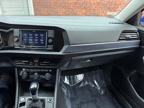 Used 2024 Volkswagen Jetta SE image 17