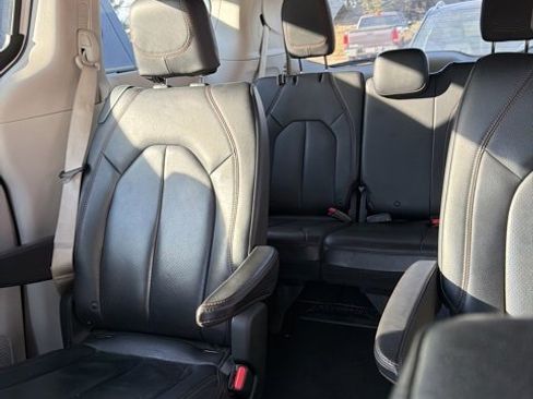Used 2019 Chrysler Pacifica Touring-L Plus w/ Advanced Safetytec Group image 6