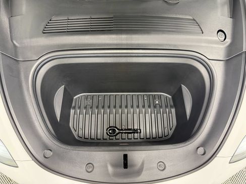 Used 2021 Tesla Model Y Long Range AWD/4WD image 34