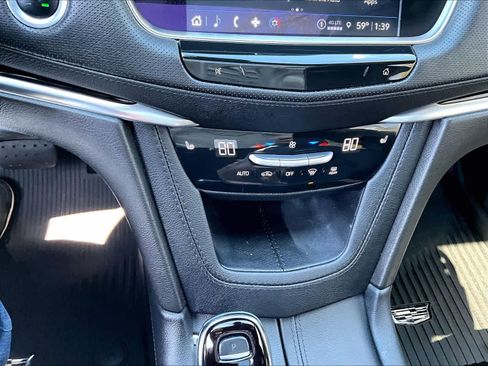 Used 2024 Cadillac XT6 Luxury w/ LPO, Floor Liner Package AWD/4WD image 28