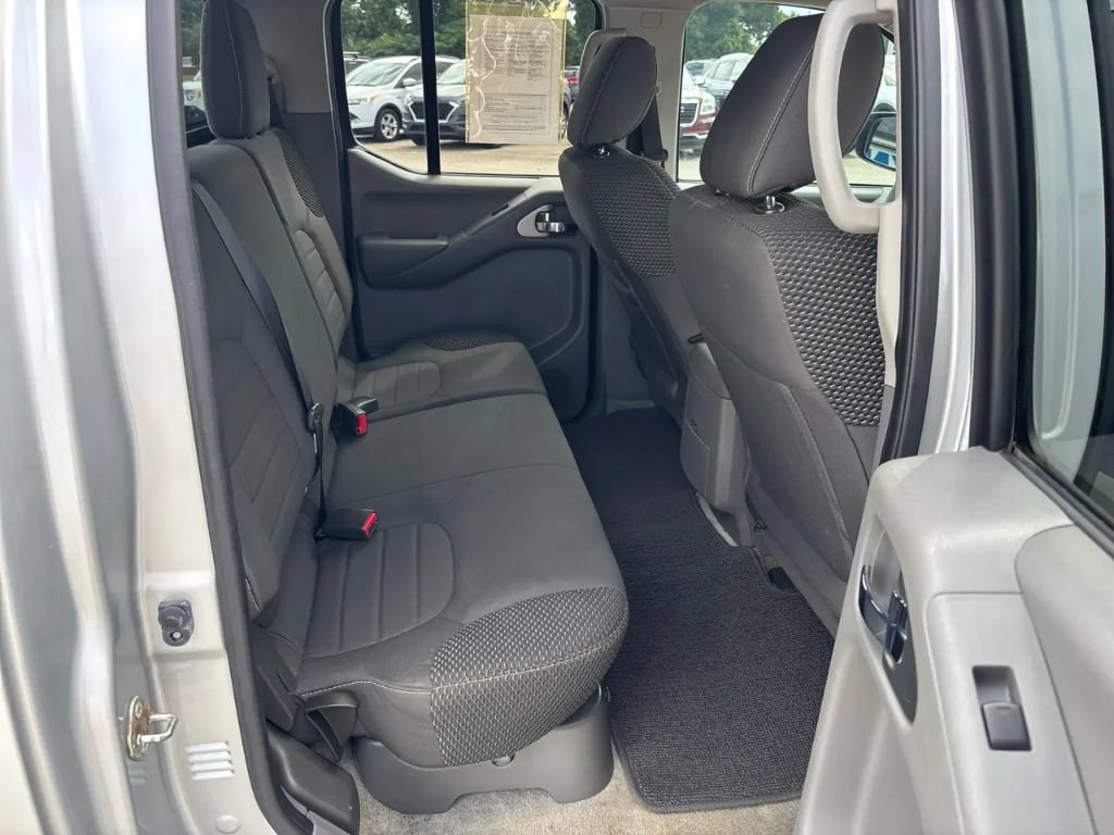 Used 2018 Nissan Frontier SV RWD image 21
