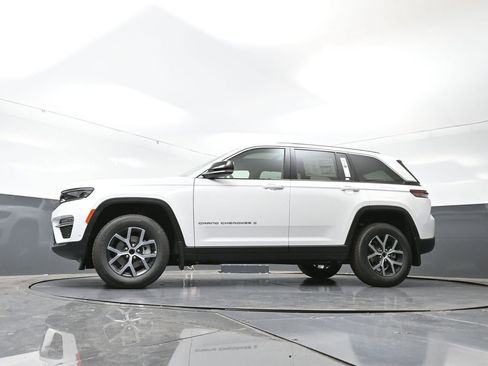 New 2025 Jeep Grand Cherokee Limited w/ Luxury Tech Group II image 38