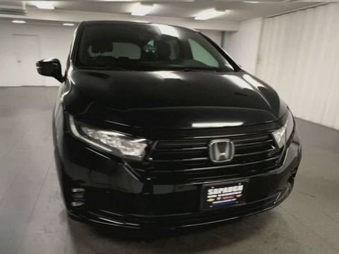 Used 2024 Honda Odyssey Sport image 3
