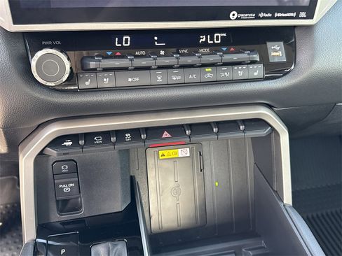 Used 2024 Toyota Tundra Limited image 29