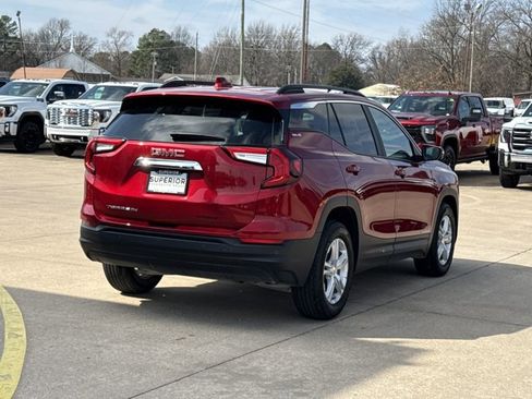 Used 2024 GMC Terrain SLE w/ Driver Convenience Package image 3