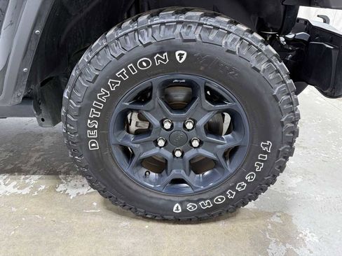 Used 2023 Jeep Gladiator Sport image 7