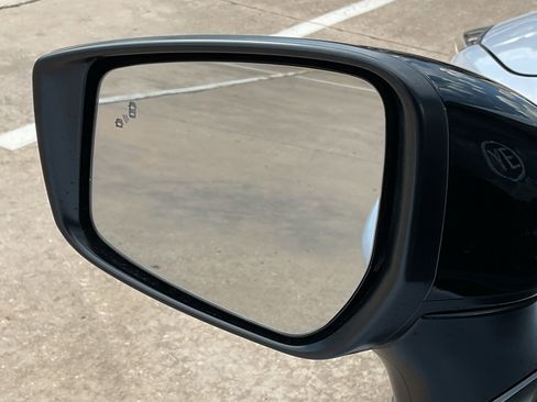 New 2025 Nissan Versa SR w/ Trunk Package image 10