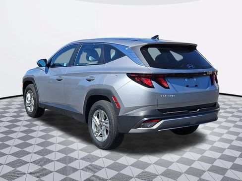 Used 2025 Hyundai Tucson SE AWD/4WD image 4