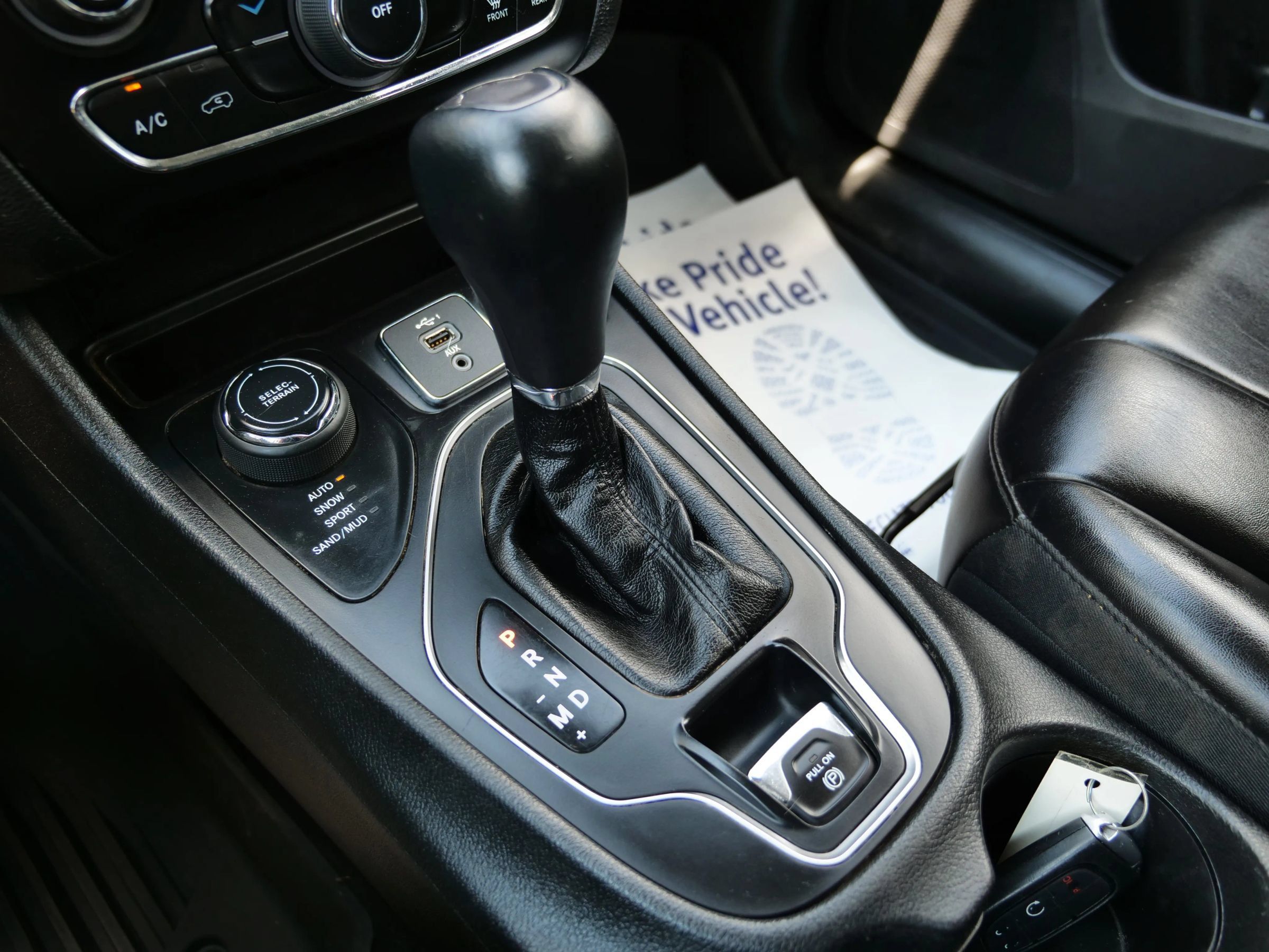 Used 2021 Jeep Cherokee Latitude Plus w/ Mopar Interior Package AWD/4WD image 20