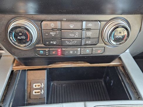 Used 2019 Ford F150 Lariat w/ Equipment Group 502A Luxury image 21