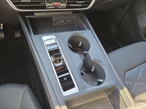 Used 2024 Volkswagen Atlas Cross Sport SE FWD image 22