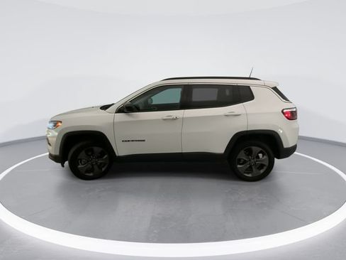 Used 2022 Jeep Compass Latitude AWD/4WD image 9