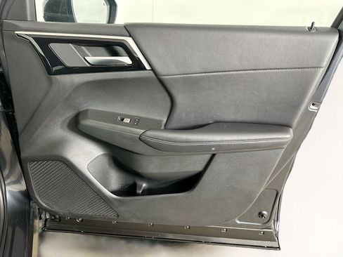 Used 2024 Mitsubishi Outlander SE image 33